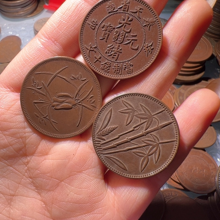 无****三个铜币工艺品摆件