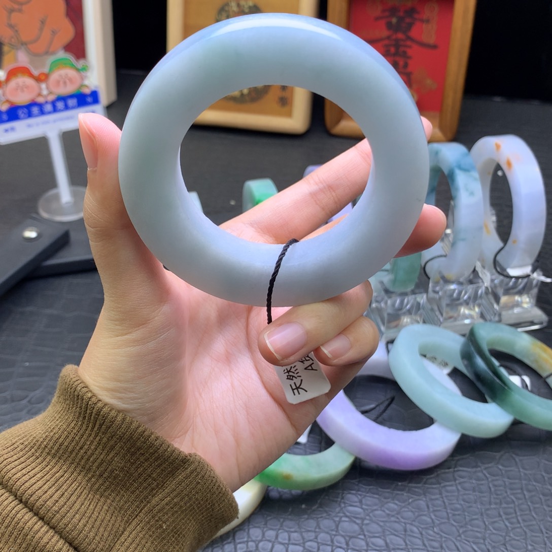 定制翡翠未镶嵌翡翠手镯