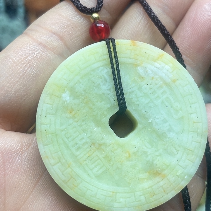 未镶嵌蛇纹石玉颈饰