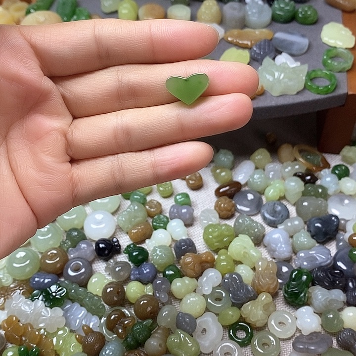 未镶嵌和田玉挂件爱心