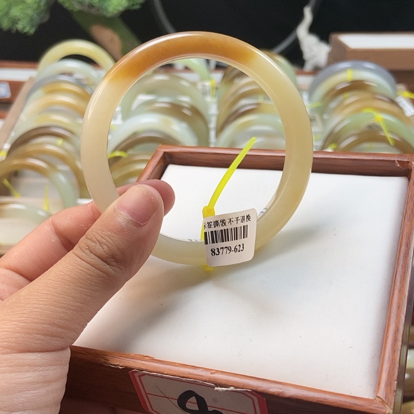 【闪购商品】和田玉手镯未镶嵌