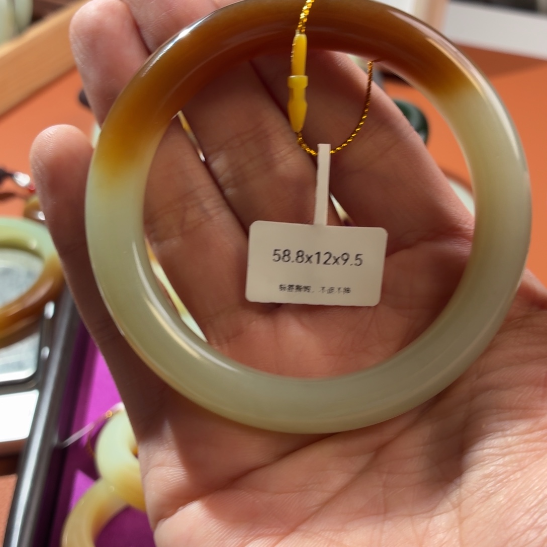 和田玉（糖玉）未镶嵌手镯