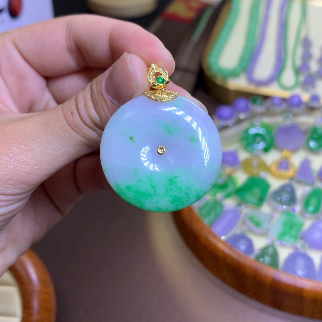 翡翠18K金镶嵌颈饰翡翠