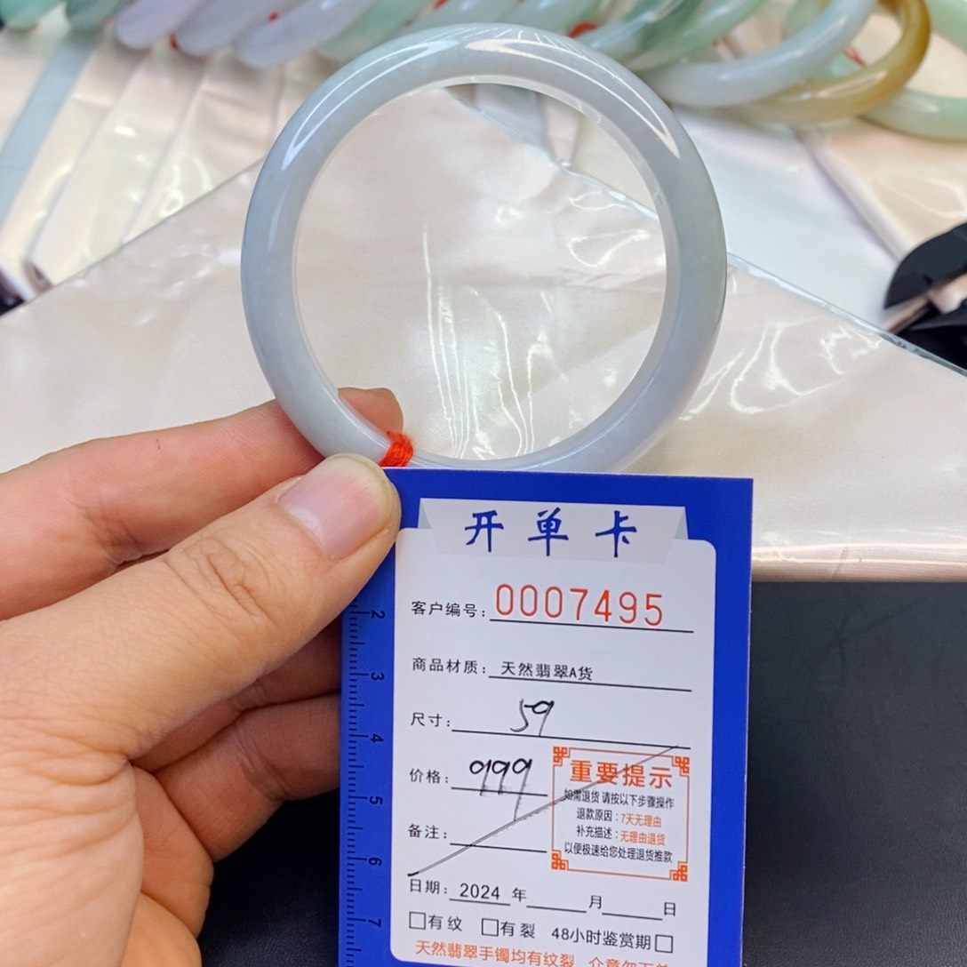 翡翠手镯未镶嵌大***莹翡翠