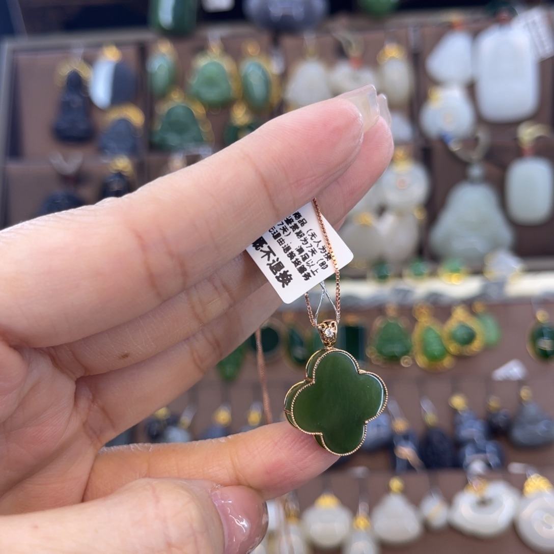 和田玉吊坠18K金镶嵌