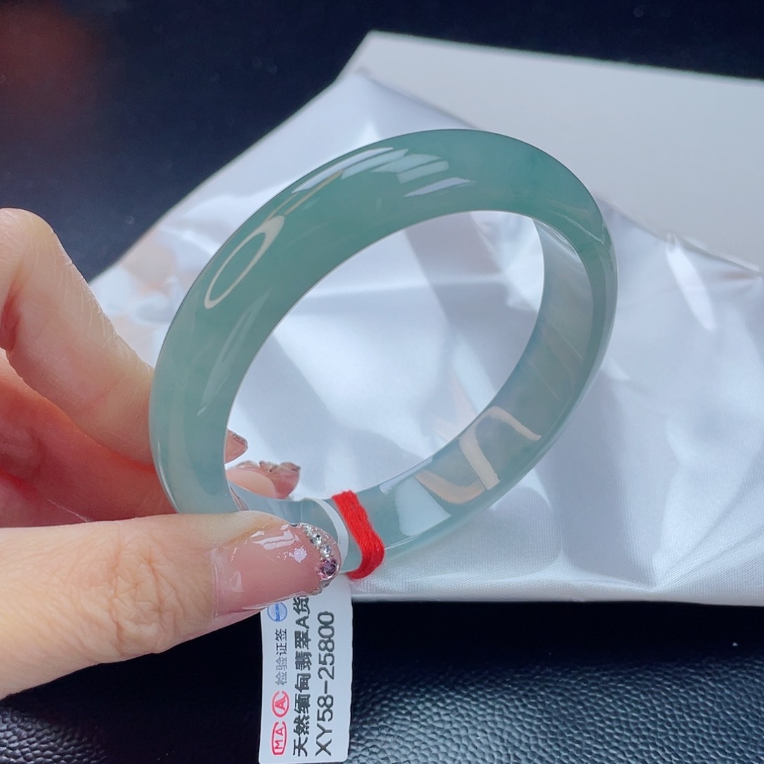 翡翠手镯未镶嵌翡翠