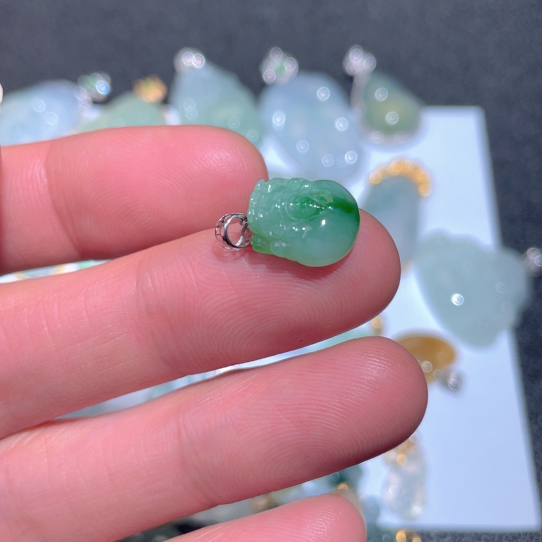 翡翠颈饰18K金镶嵌翡翠