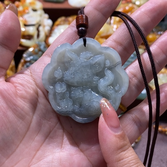 蛇纹石玉未镶嵌颈饰