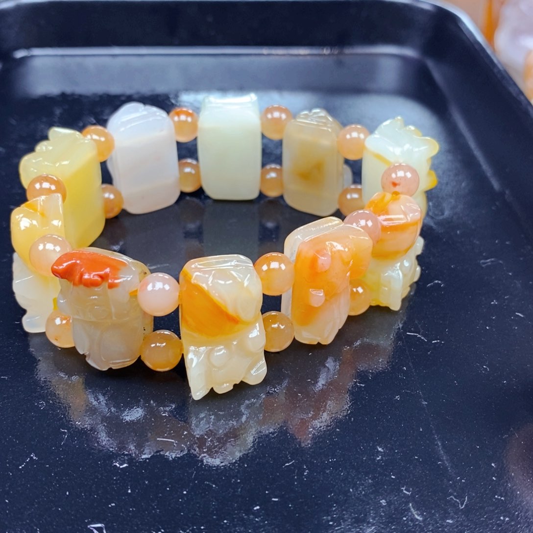 石英质玉未镶嵌颈饰