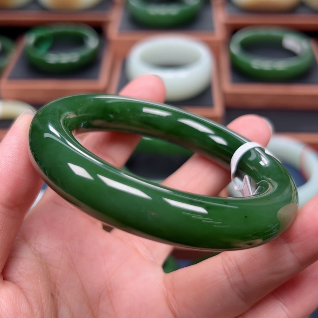未镶嵌手镯和田玉（碧玉）