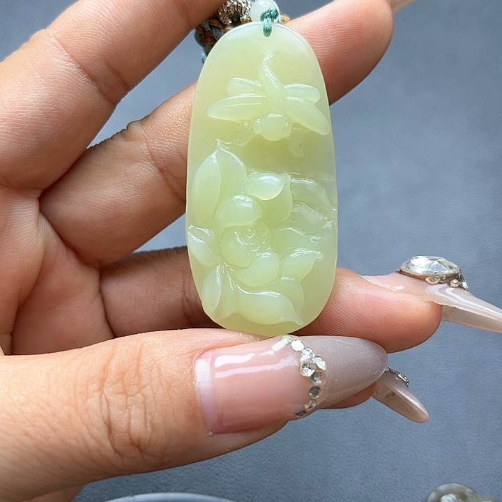 【闪购商品】颈饰未镶嵌和田玉一***?