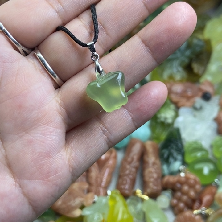 蛇纹石玉挂件未镶嵌