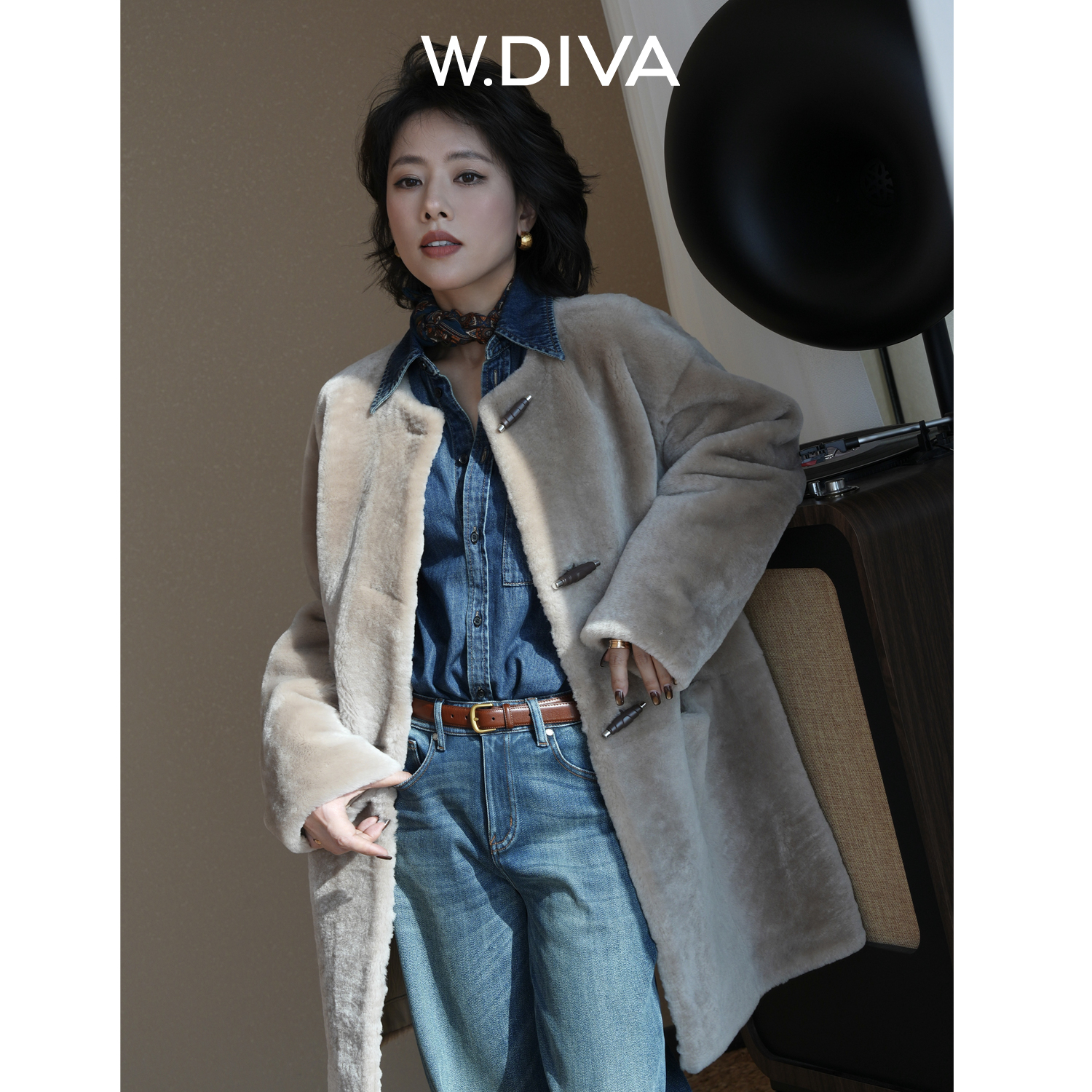 W.Diva【素绘】澳洲进口美利奴羊皮毛一体无领长款大衣54C093335