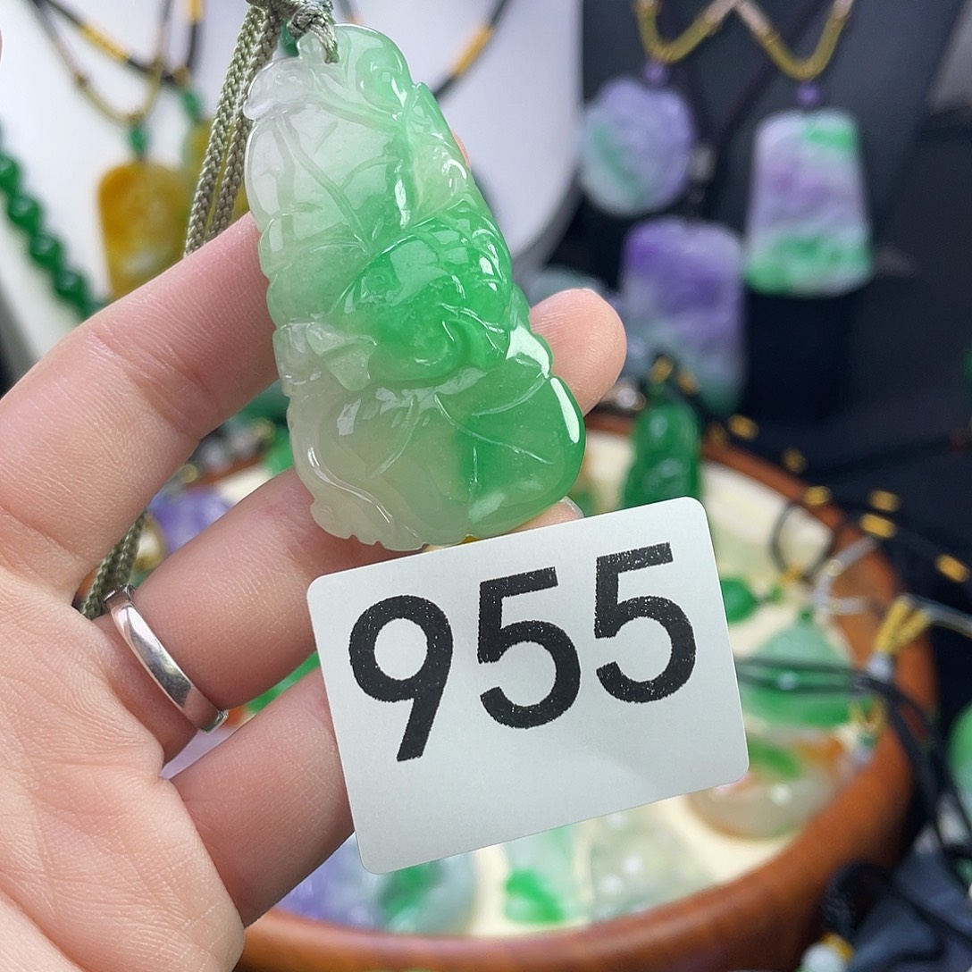 翡翠未镶嵌吊坠(赠链)