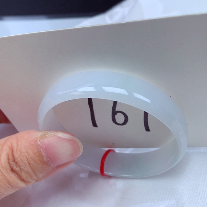 翡翠手镯未镶嵌翡翠