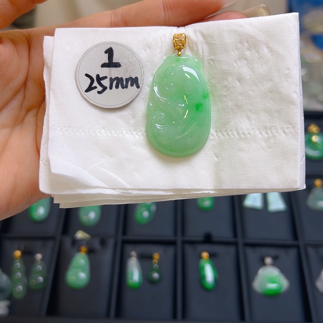 翡翠颈饰18K金镶嵌翡翠