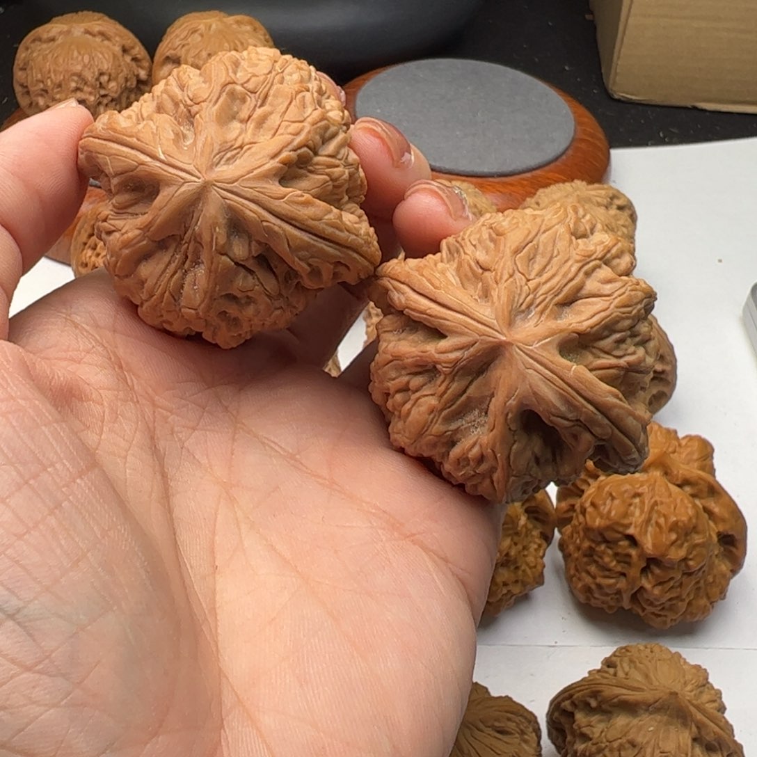 文玩核桃吊坠G****墨虎头王