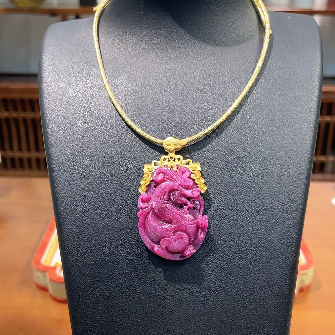 锦纶铁合金吊坠红宝