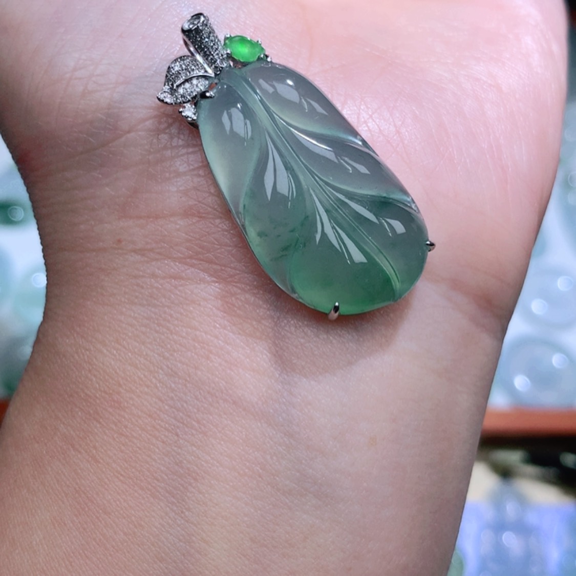 【闪购商品】翡翠颈饰18K金镶嵌叶子