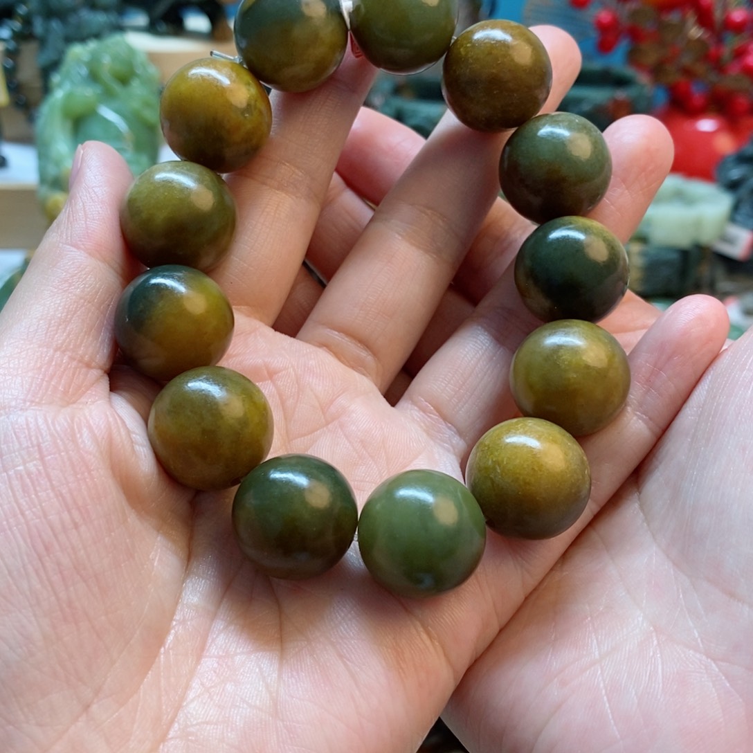 透闪石质玉手串未镶嵌