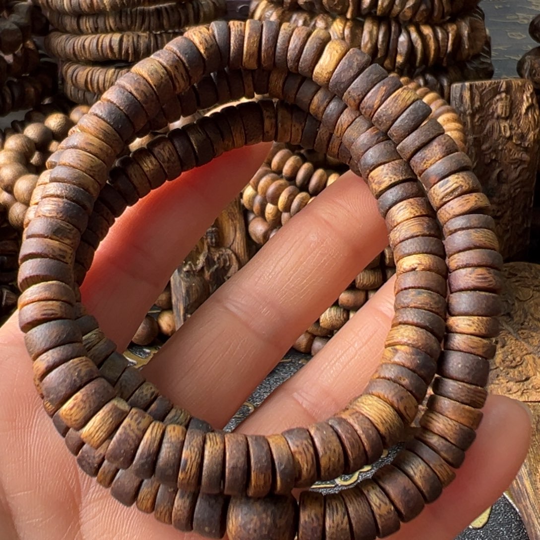 沉香手串0.8奇楠片珠多圈