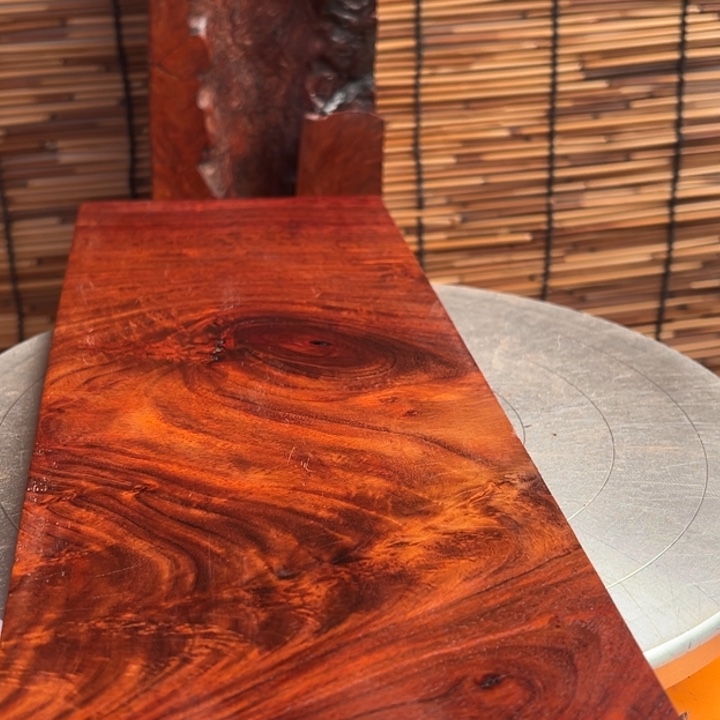 一***电大叶紫檀（黑酸枝木类）