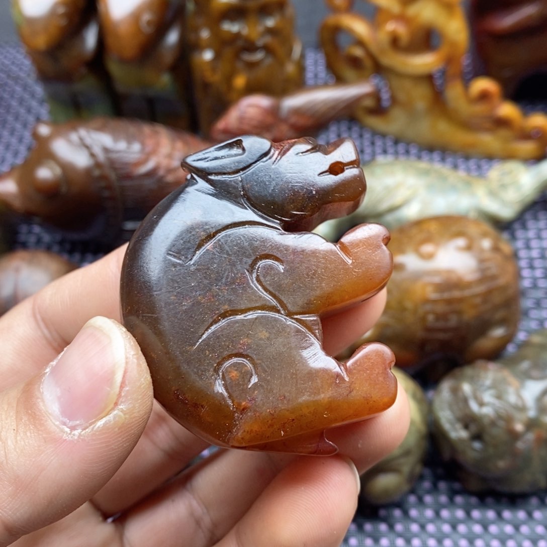 蛇纹石玉颈饰未镶嵌