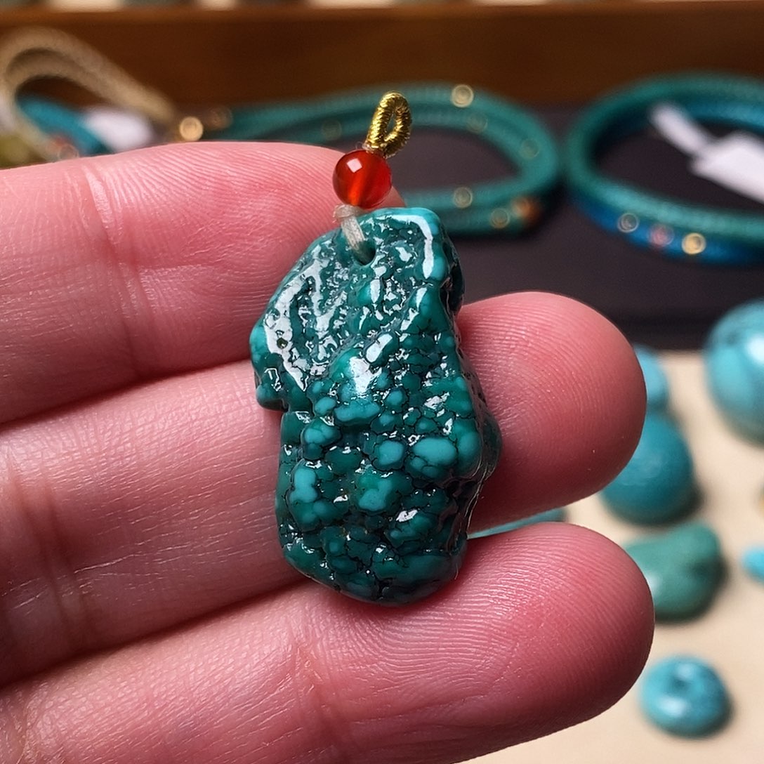 绿松石未镶嵌颈饰