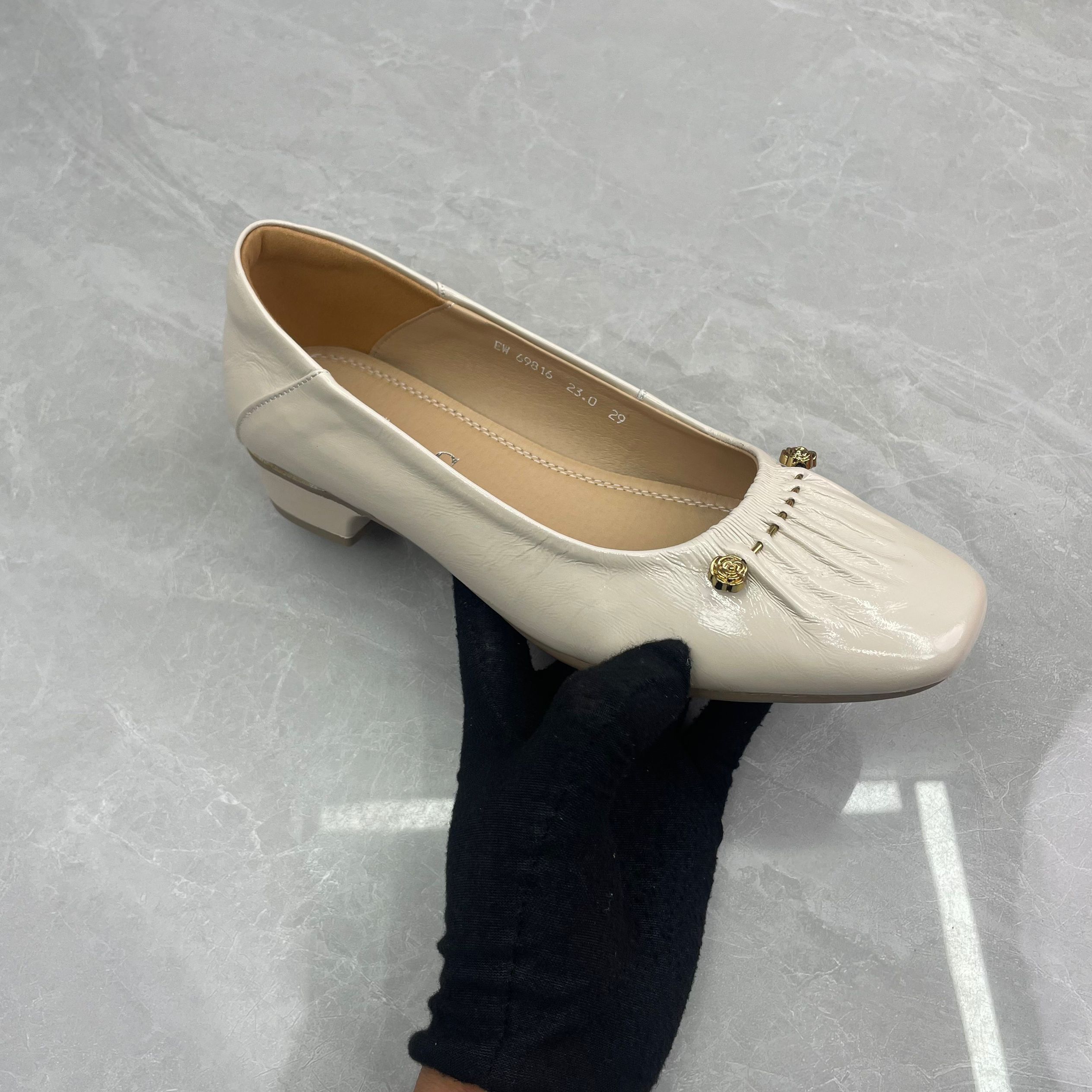 单鞋女 (牛皮)69816（孤品）f区36/37码