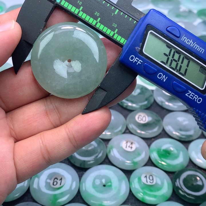 翡翠颈饰未镶嵌缅甸天然A货翡翠