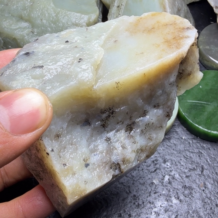 和田玉（糖玉）未镶嵌珠宝奇石