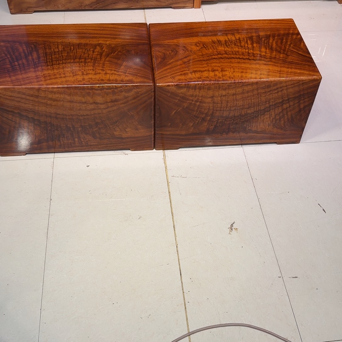 J***R木（非红木类）一对60公分的精品老樟木箱子，一物一拍