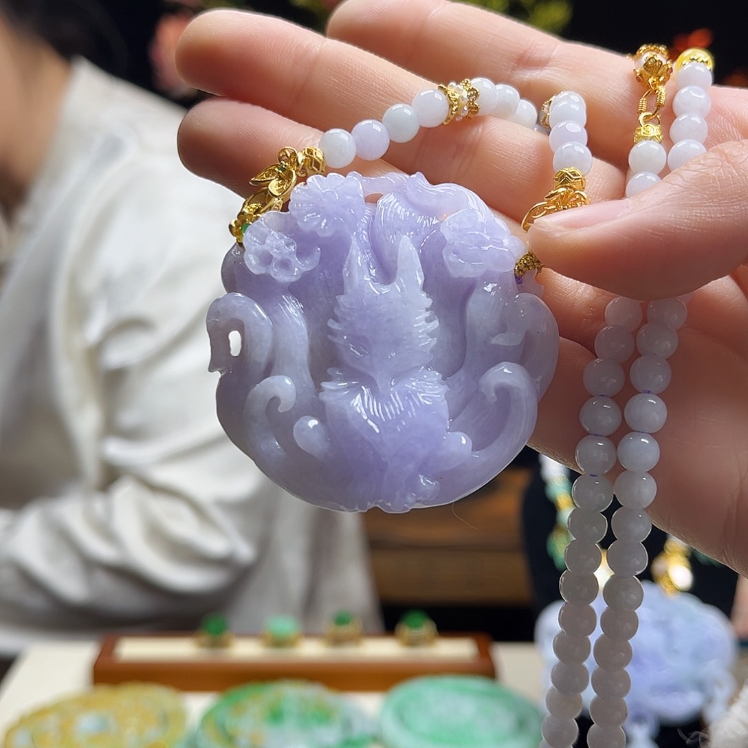 翡翠颈饰未镶嵌满紫九尾