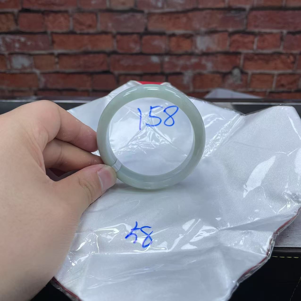 毛货手镯需精细抛光/158