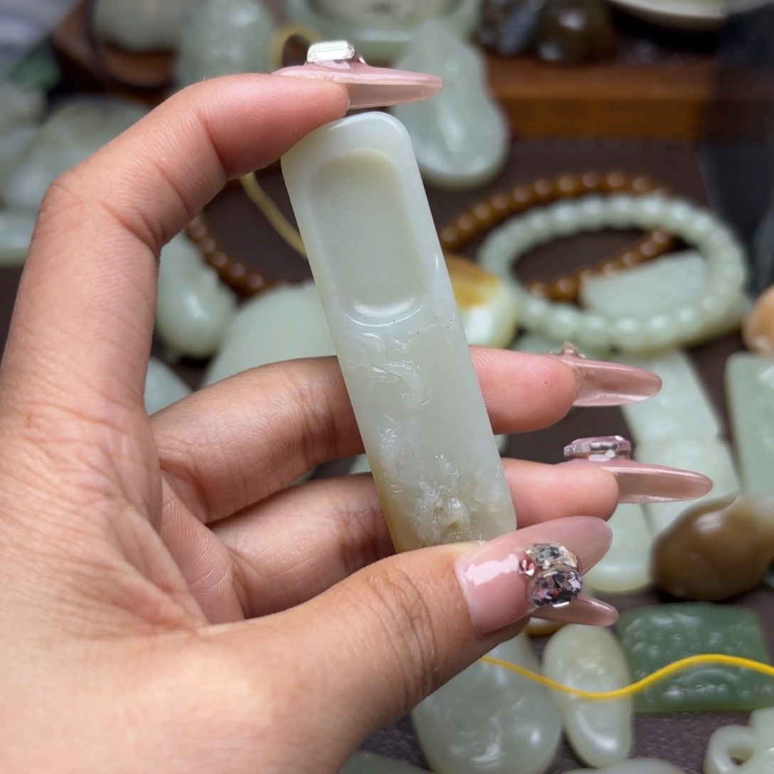 和田玉颈饰未镶嵌