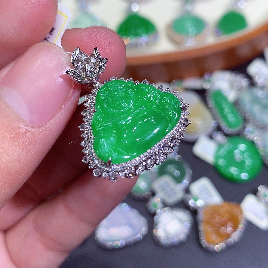 翡翠吊坠(不含链)18K金镶嵌