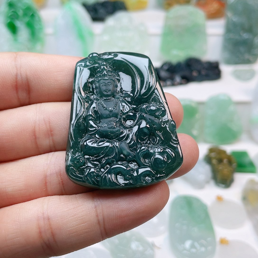 翡翠颈饰未镶嵌观音