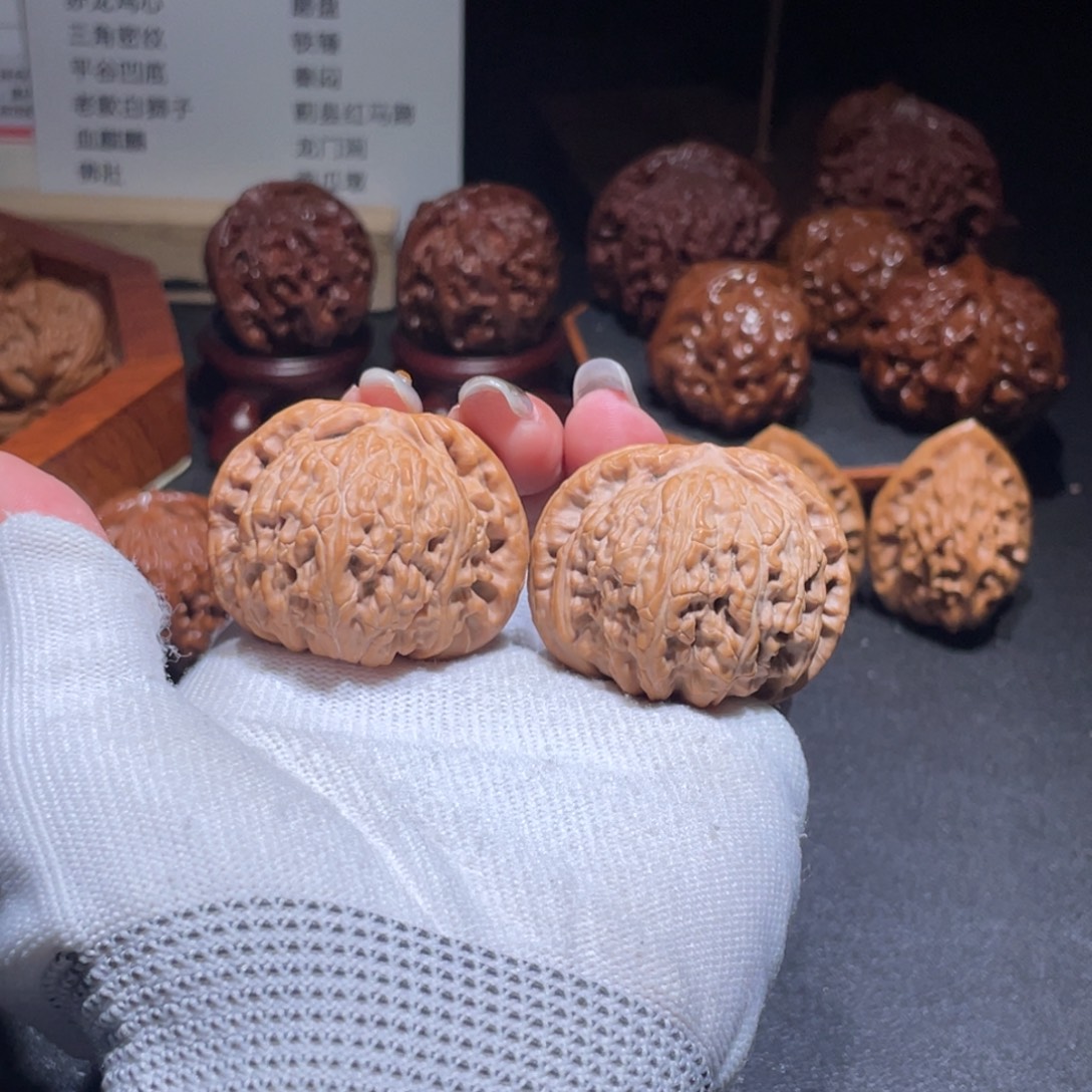 文玩核桃吊坠41.36白狮子2372