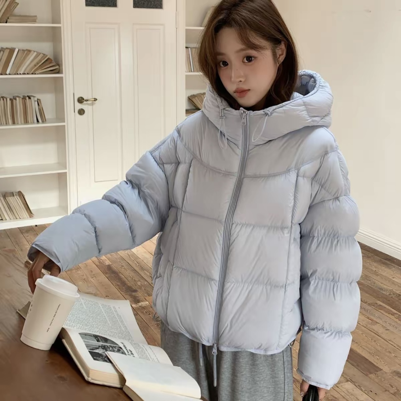 商场同款泡芙连帽羽绒服女短款2025冬季新款超好看的90白鸭绒外套