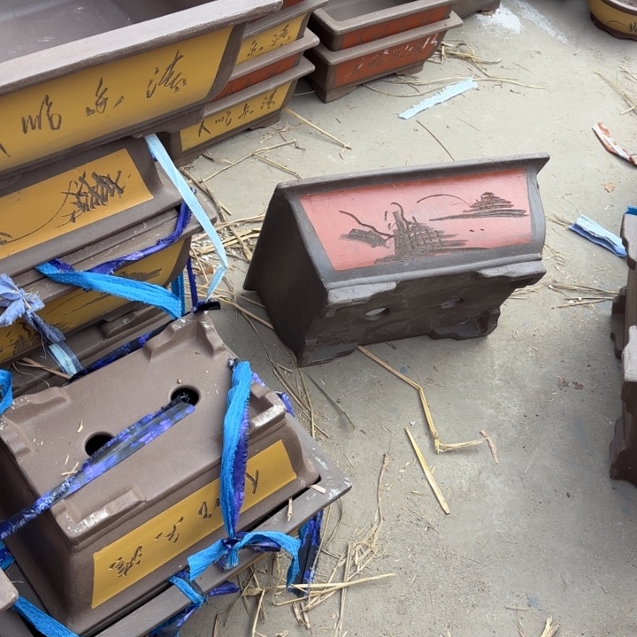 紫砂花盆70-2。   红黄