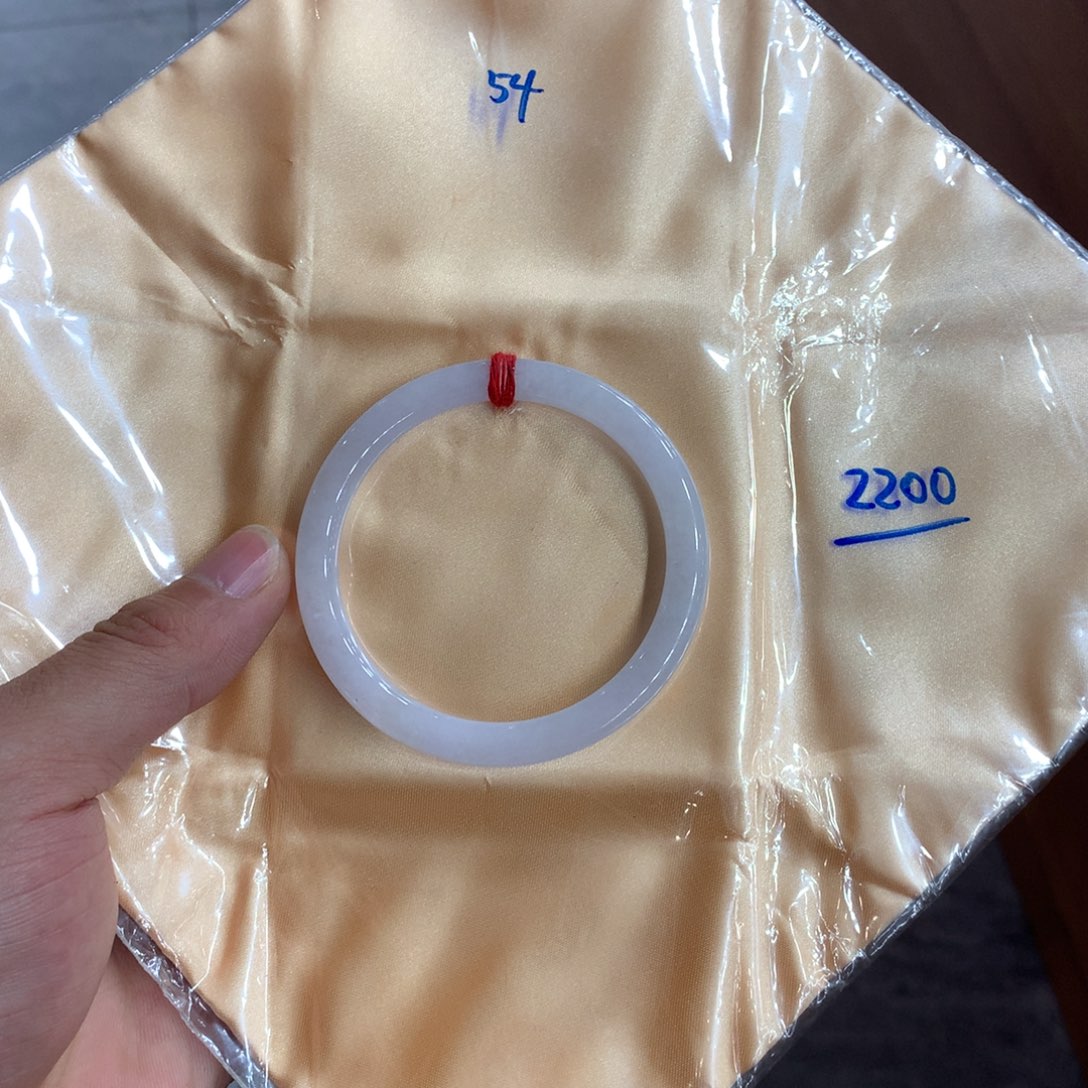 翡翠手镯未镶嵌翡翠