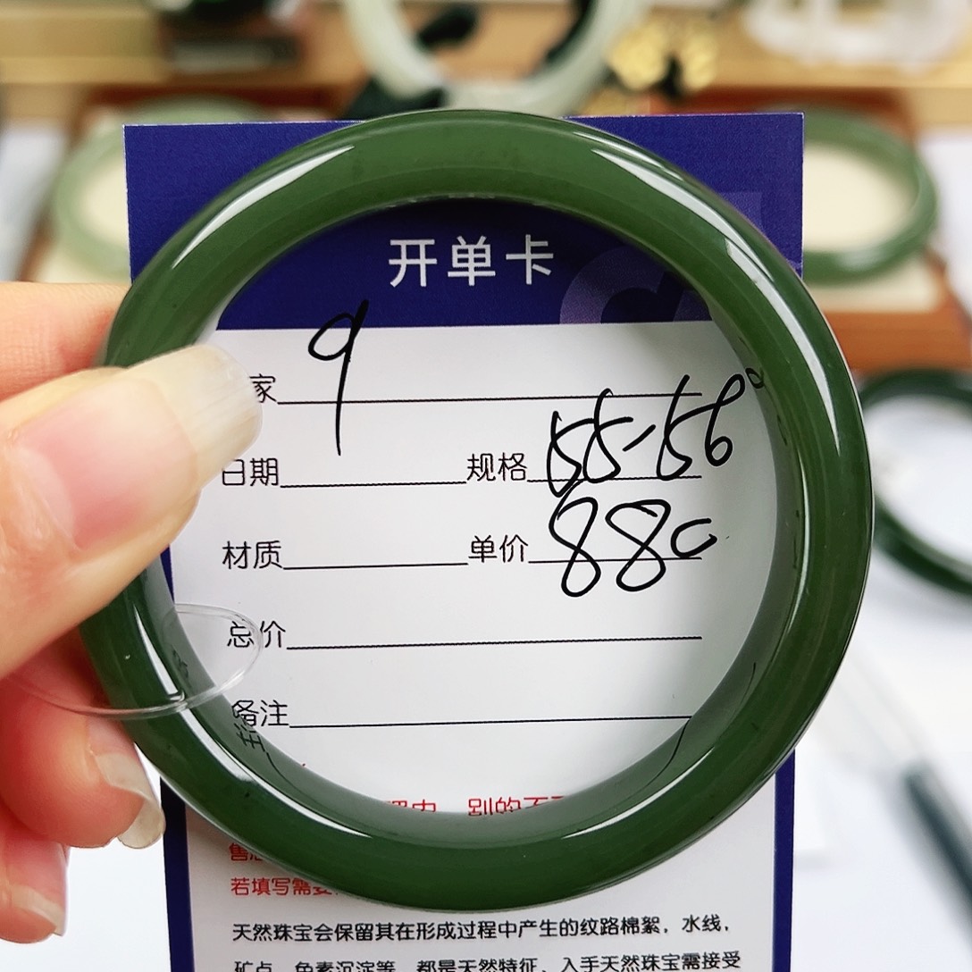 飞***燕未镶嵌手镯和田玉