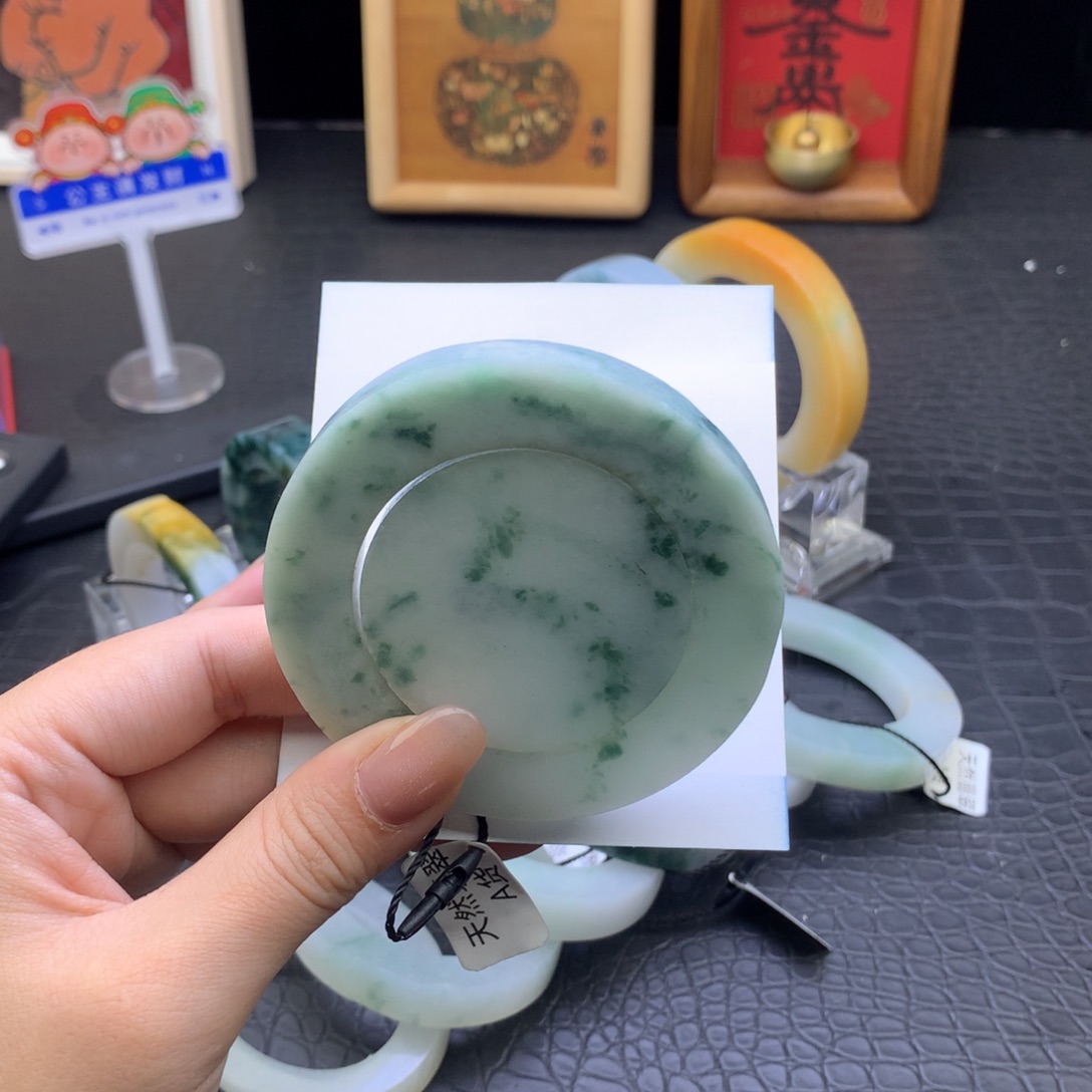 定制翡翠未镶嵌翡翠手镯