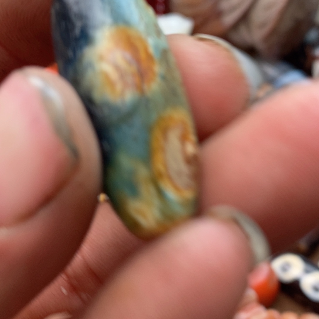 DIY琉璃珠子的颜色是蓝色的吗