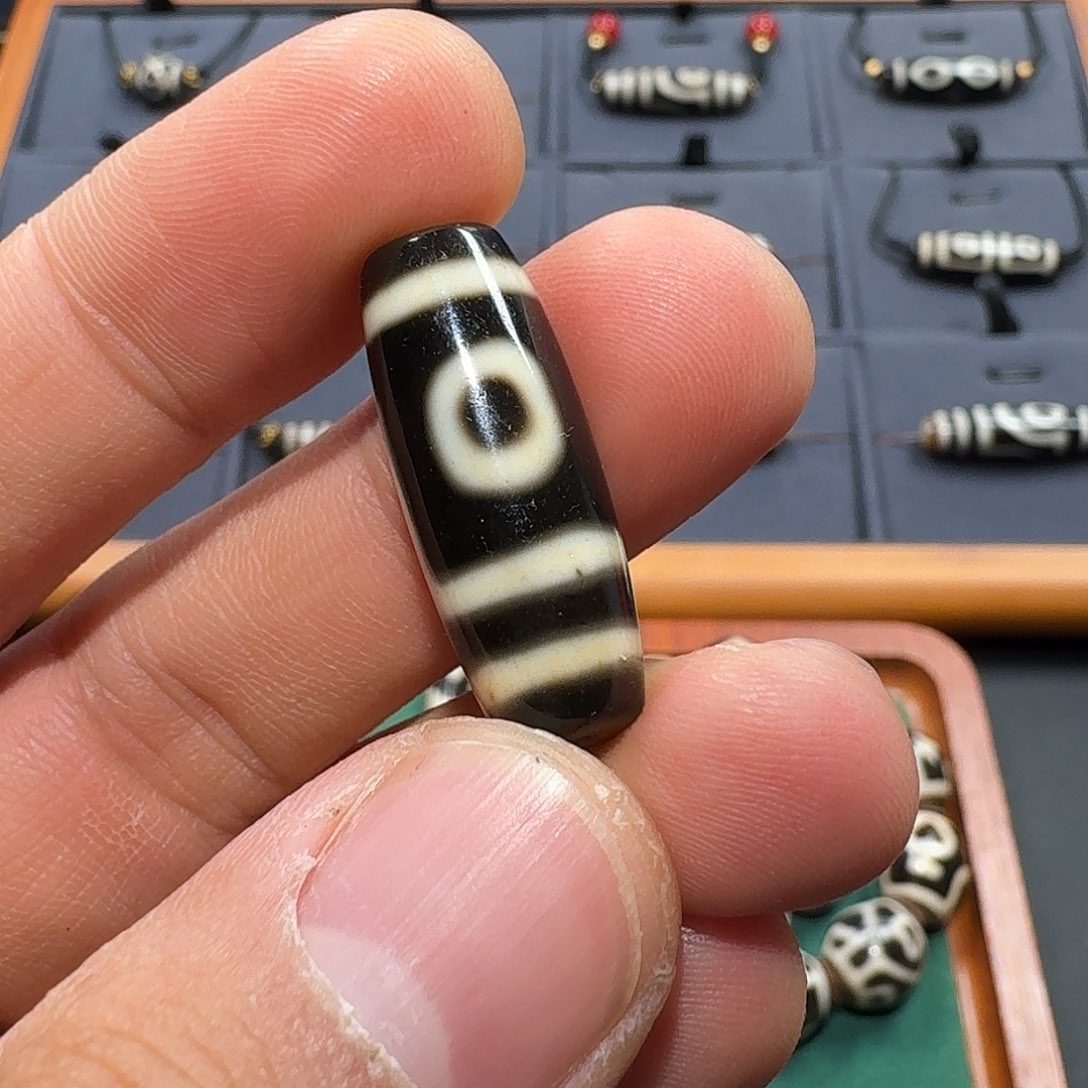 建诚超顶折线两眼