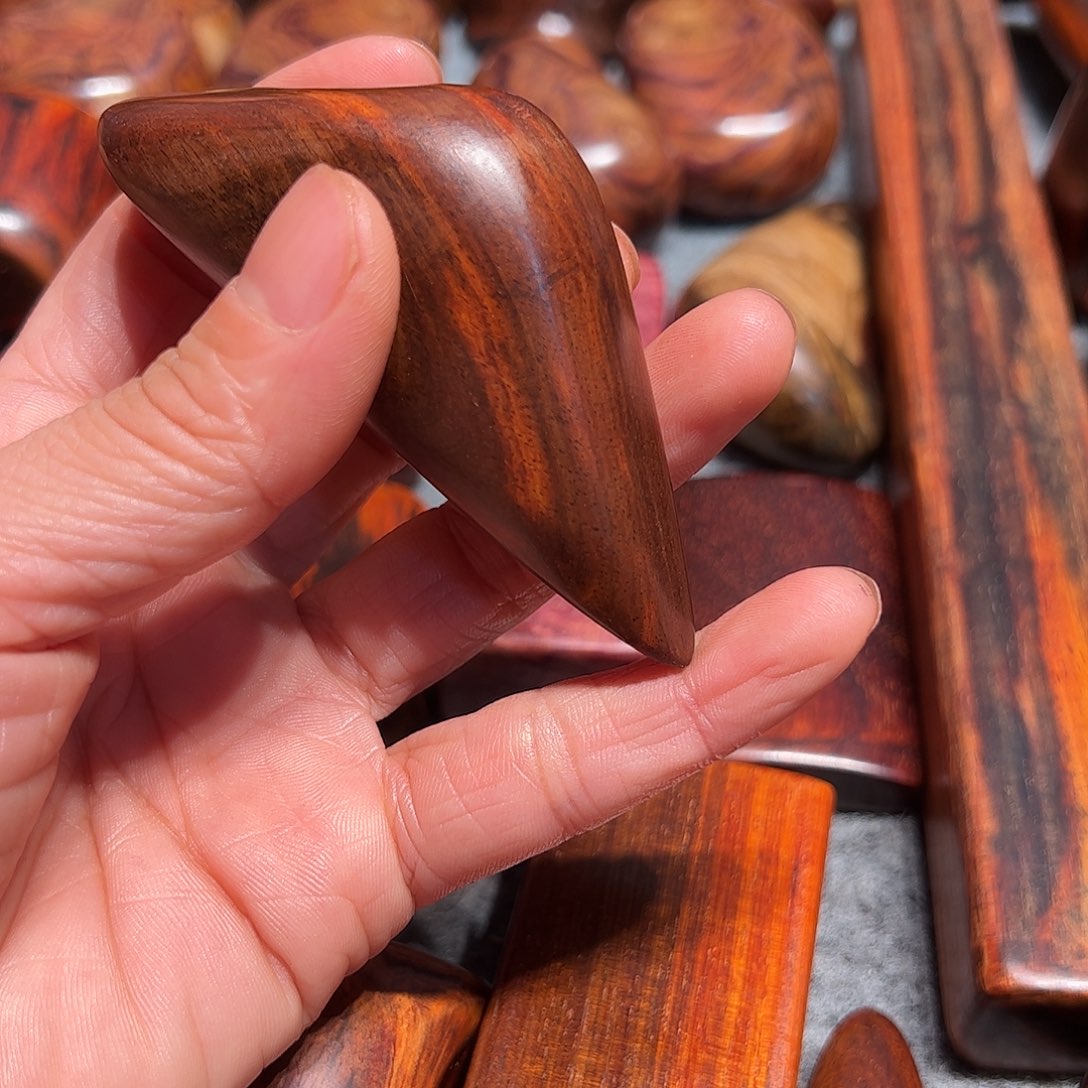 舵***爷交趾黄檀（大红酸枝）