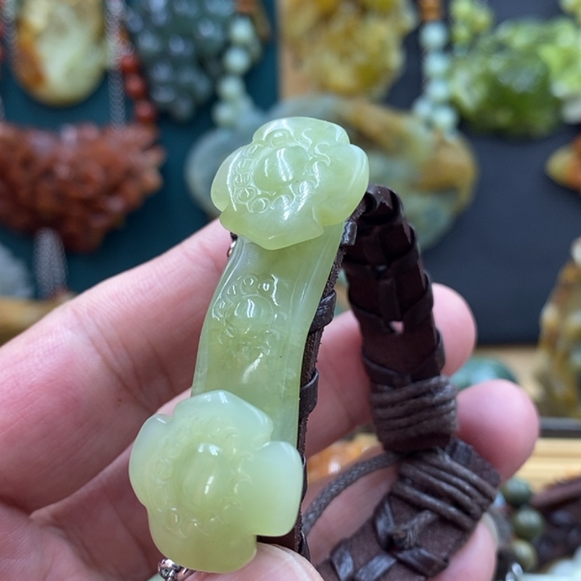 【闪购商品】未镶嵌岫玉手牌