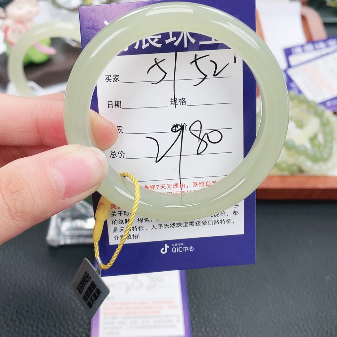 和田玉未镶嵌手镯