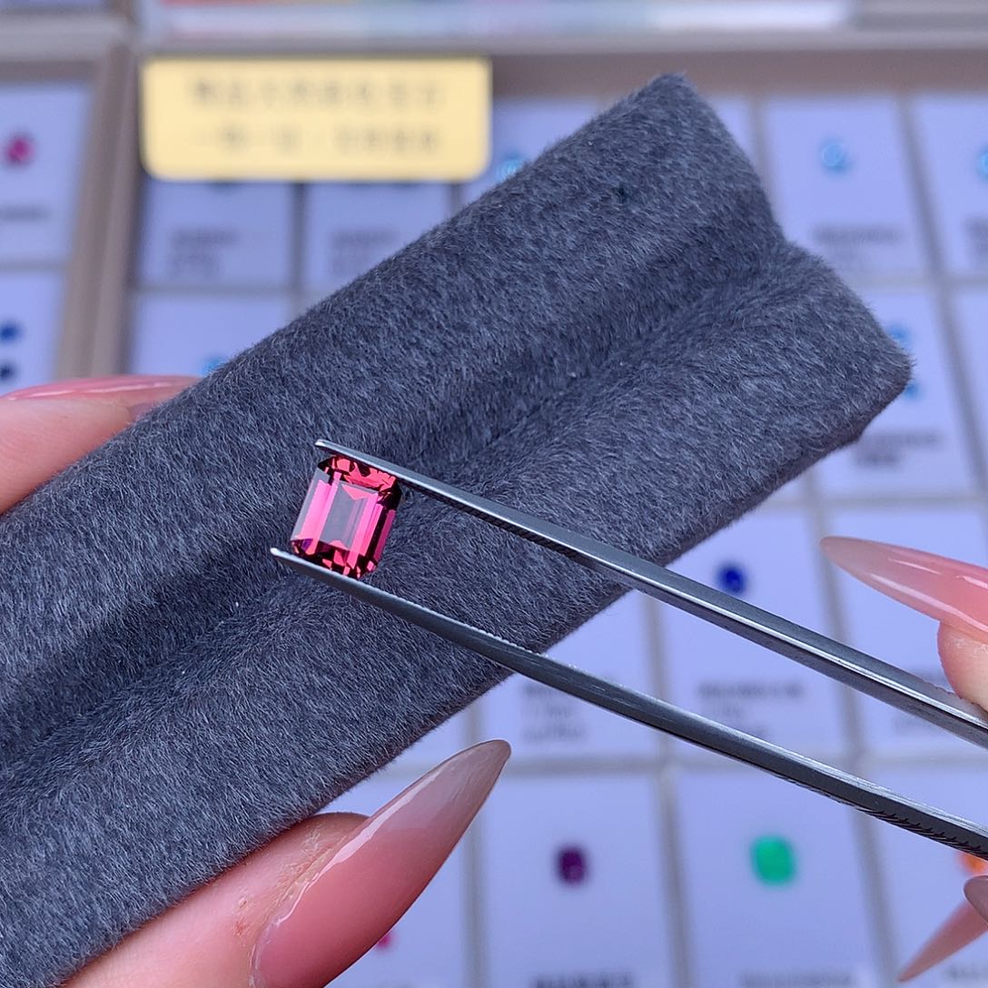 碧玺裸石未镶嵌1.605克拉