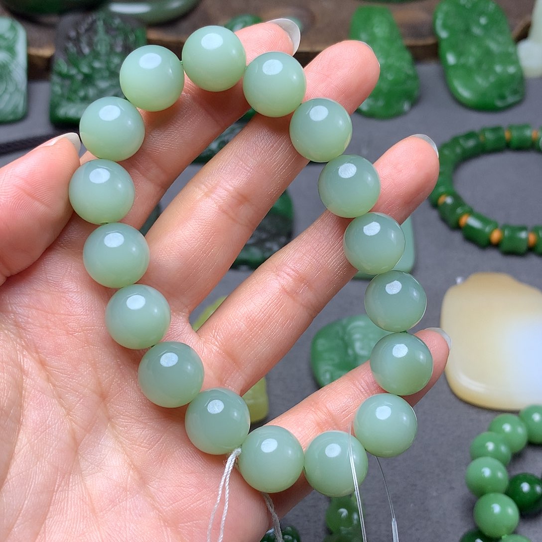 和田玉颈饰未镶嵌手串